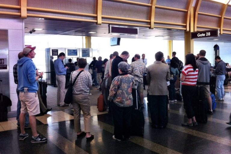 Department of Transportation to Require Airlines Compensate Stranded Passengers